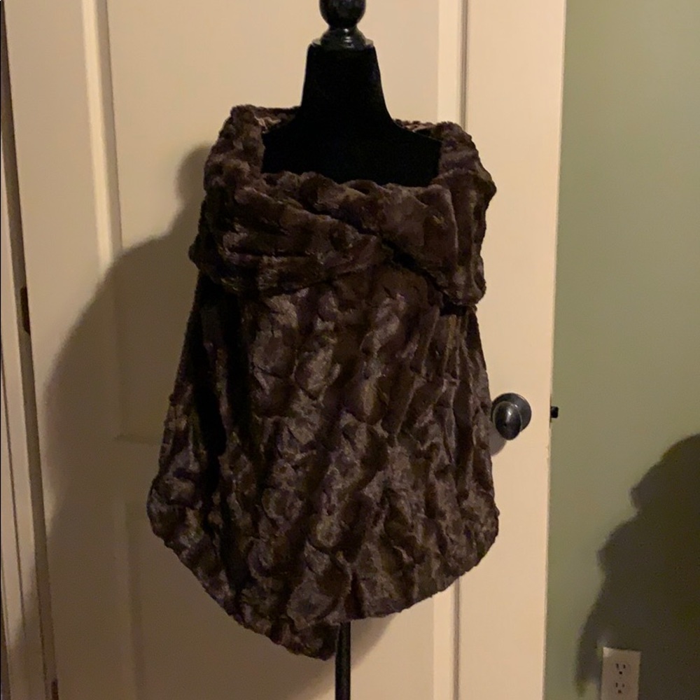 Chi by Falchi faux fur wrap